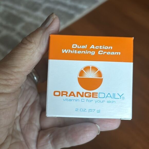 Orange daily vitamin C Dual Action Whitening Cream - Picture 2 of 5